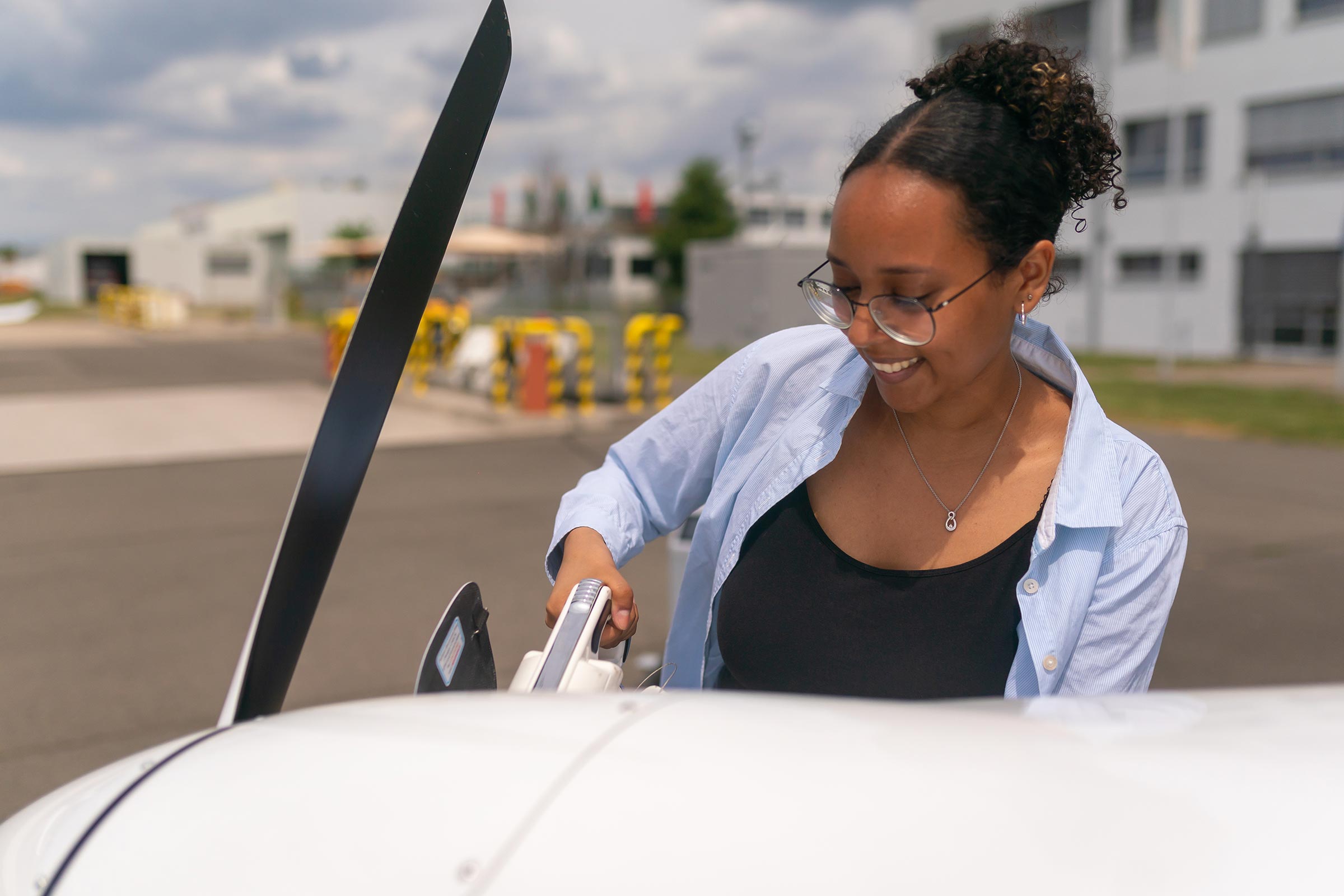 Pilotin lädt Velis Electro